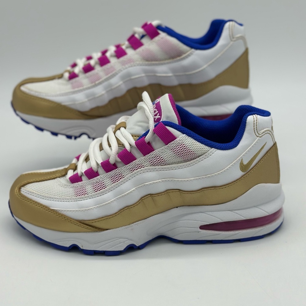 Nike White and Pink Sneakers Retro-Inspired Design - Picture 8 of 8